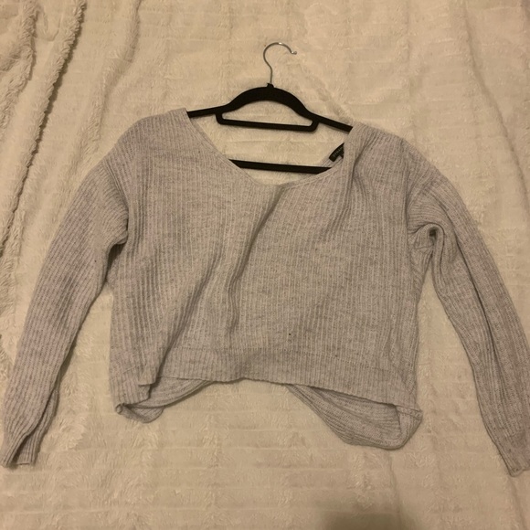 Twist back cropped sweater - Picture 3 of 3